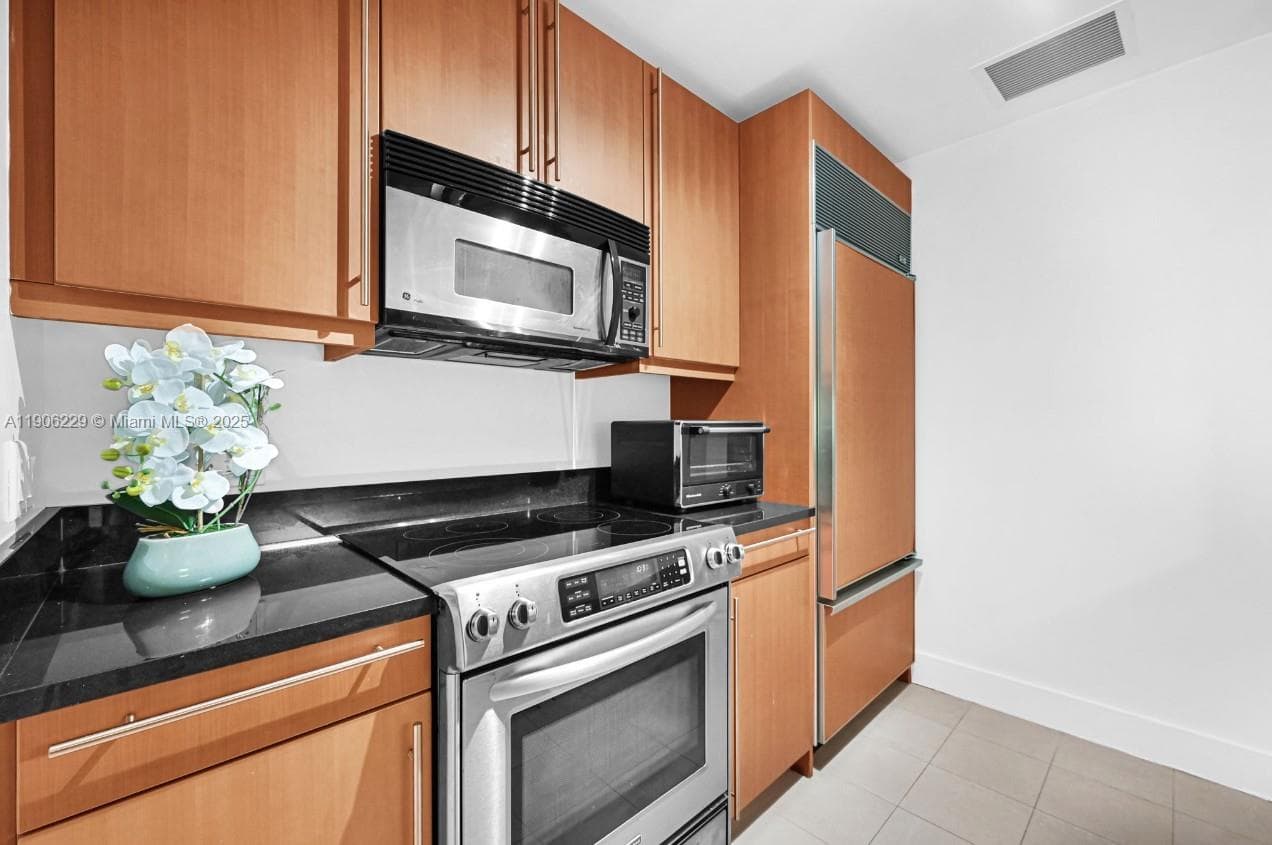 1435 Brickell Ave # 3401, Miami FL 33131 — 25