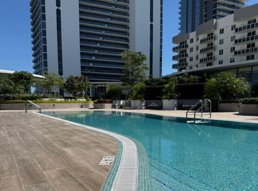 700 NE 24 # 203, Miami FL 33137 — 3