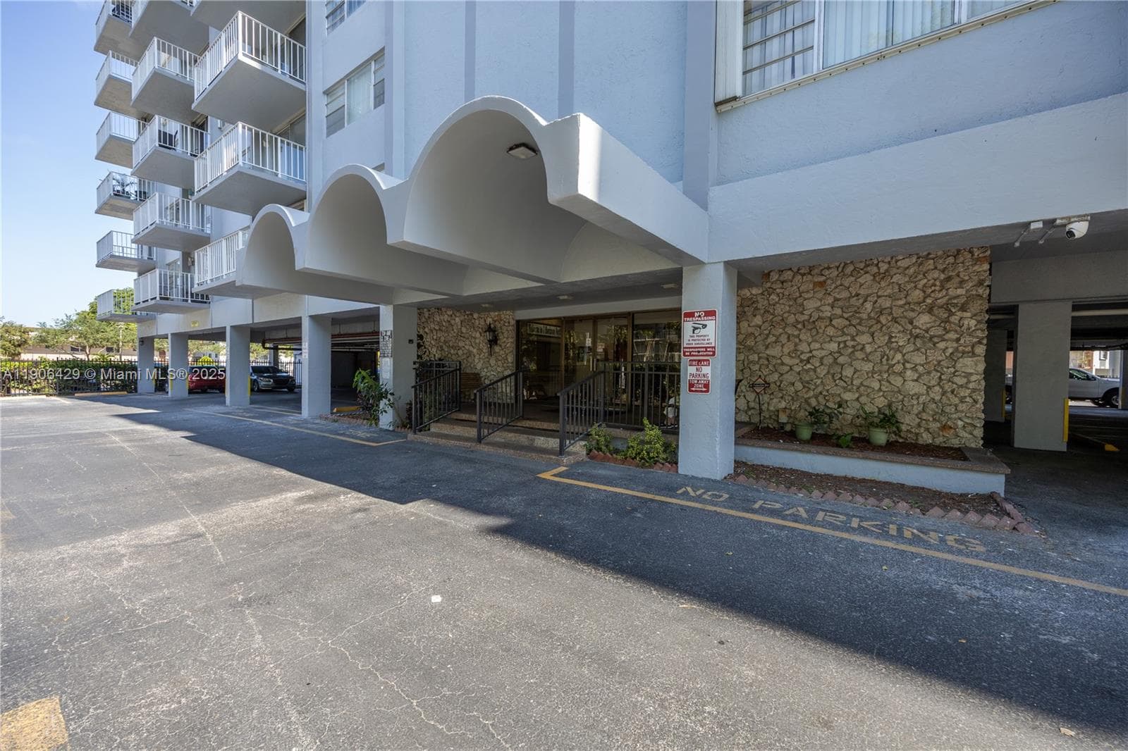 1470 NE 125th Ter, North Miami FL 33161 — 36