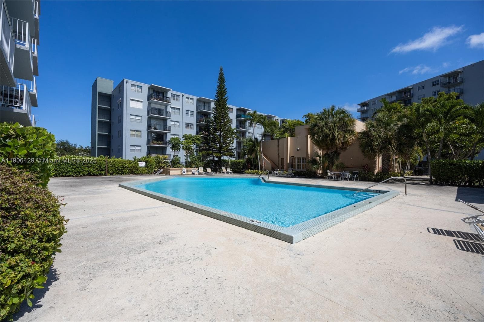1470 NE 125th Ter, North Miami FL 33161 — 33