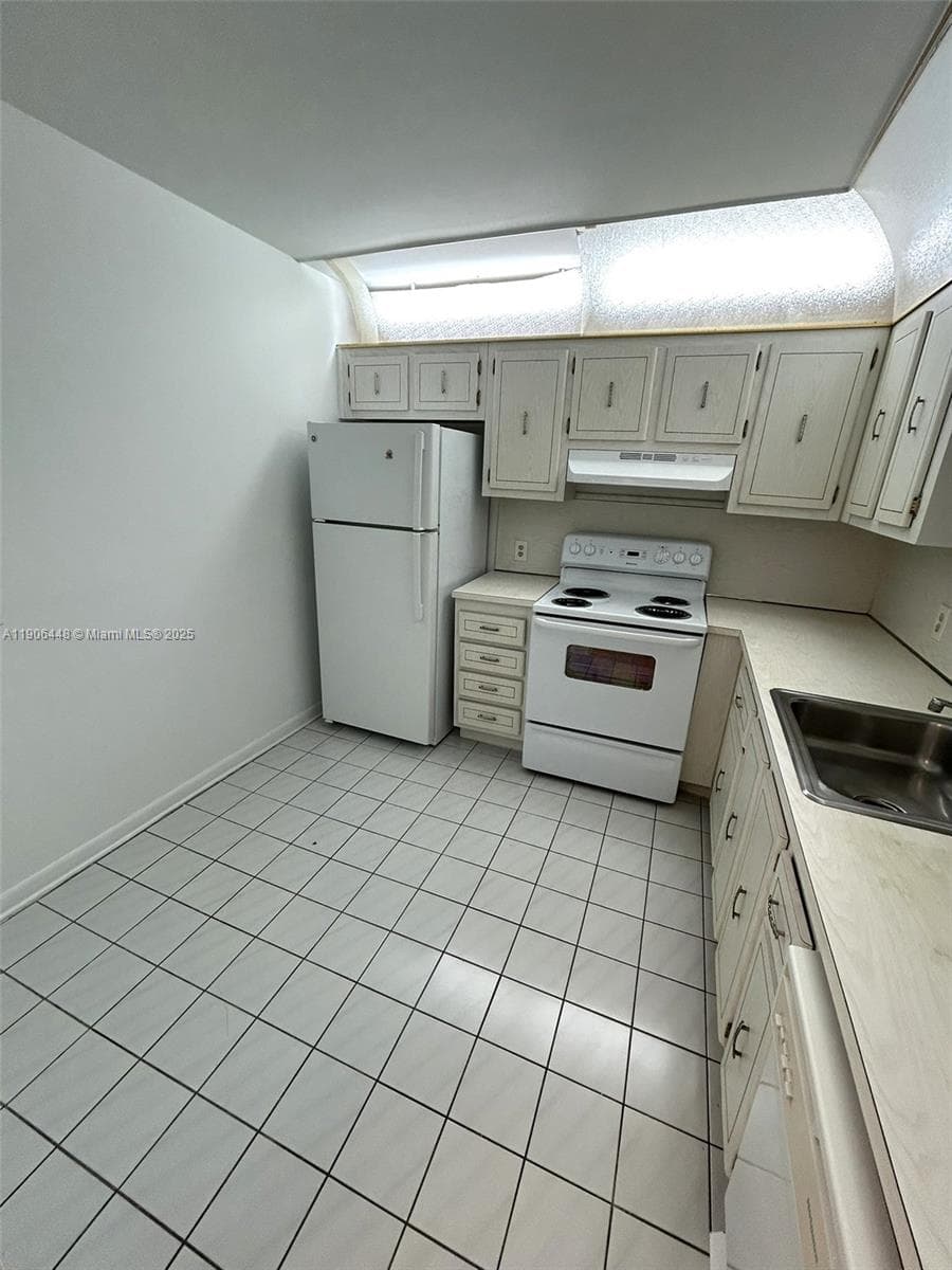 11905 NE 2nd Ave # C402, North Miami FL 33161 — 8