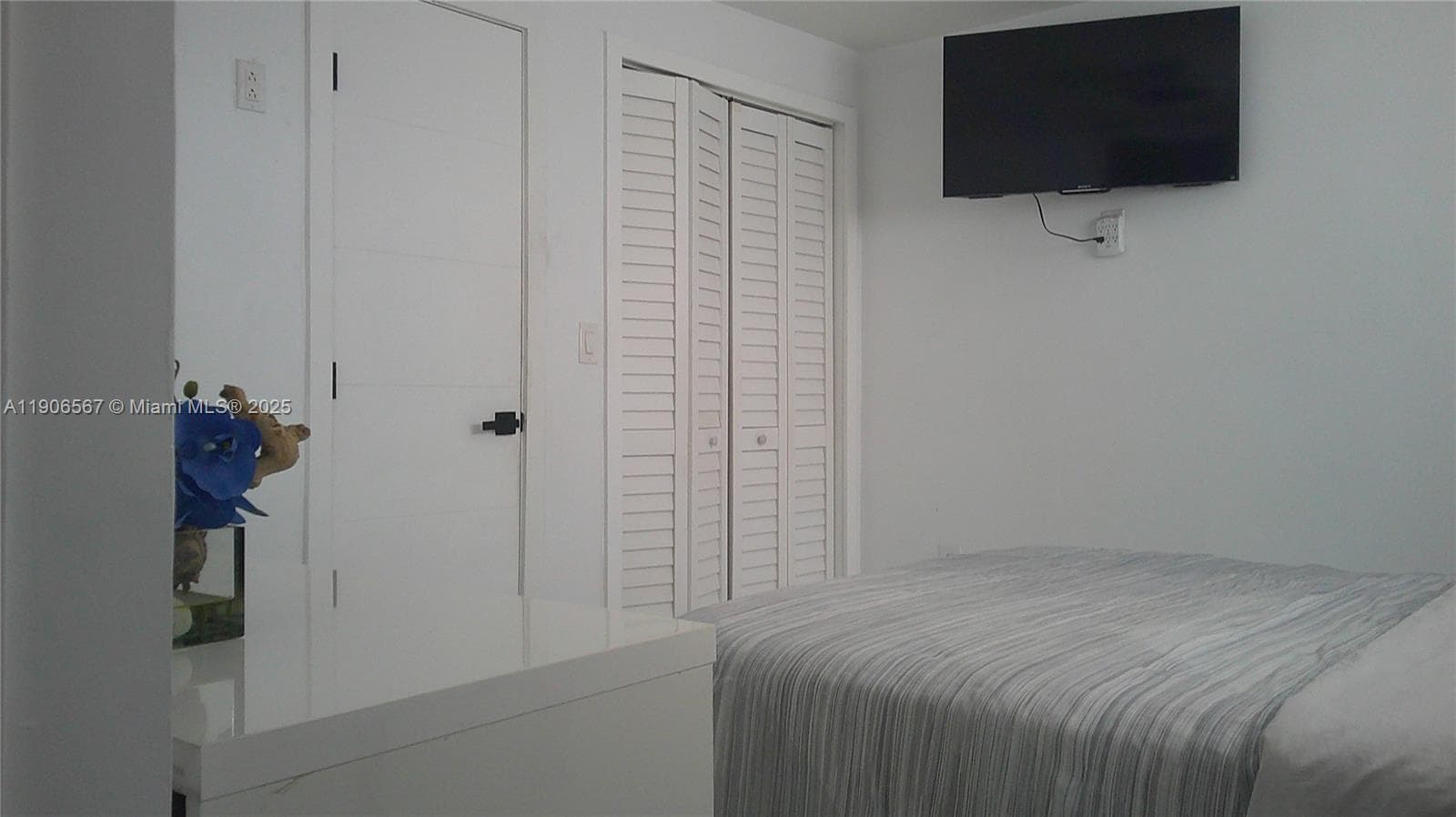5066 E 9th Ct, Hialeah FL 33013 — 27