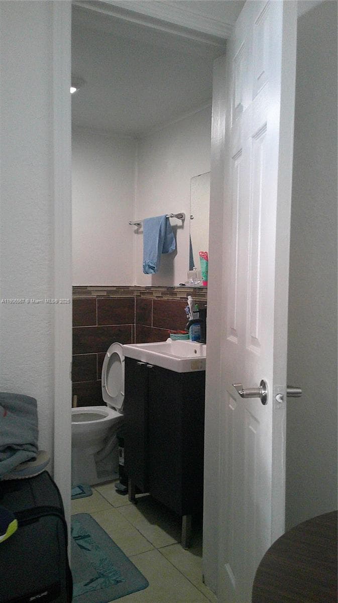 5066 E 9th Ct, Hialeah FL 33013 — 47