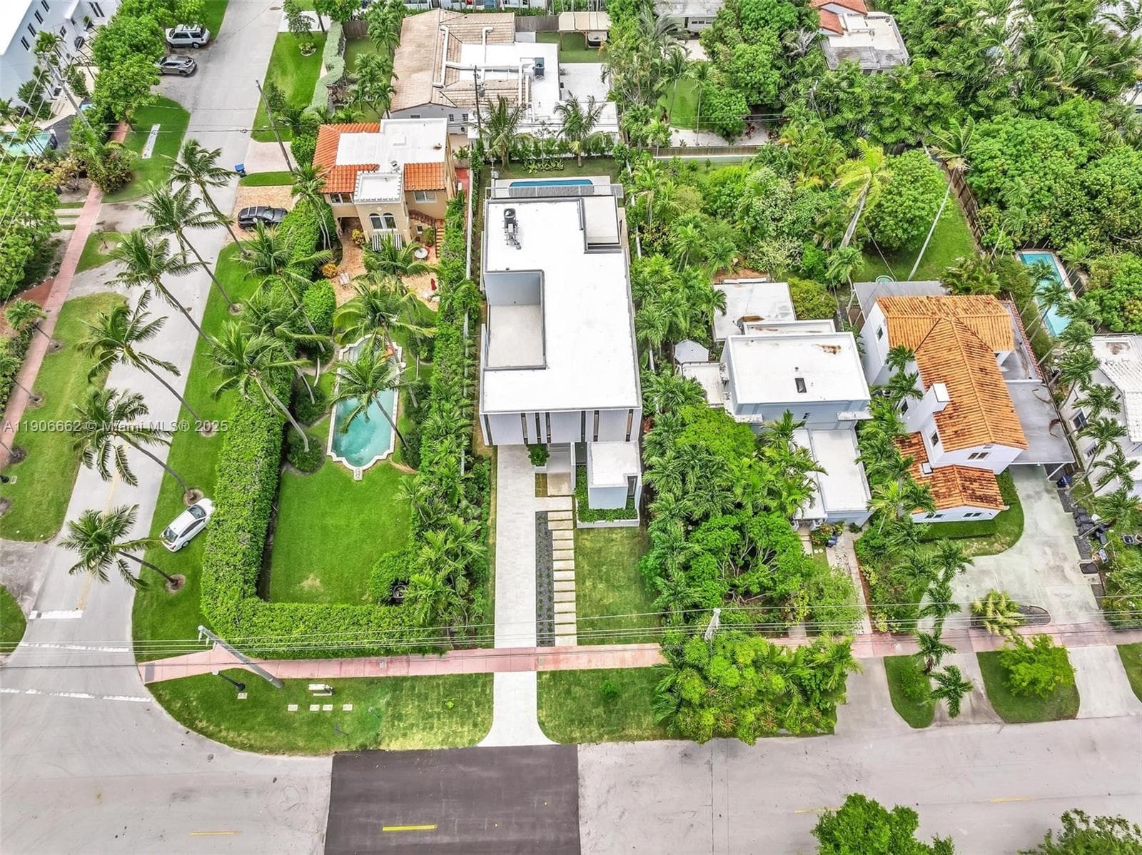 4504 Sheridan Ave, Miami Beach FL 33140 — 34