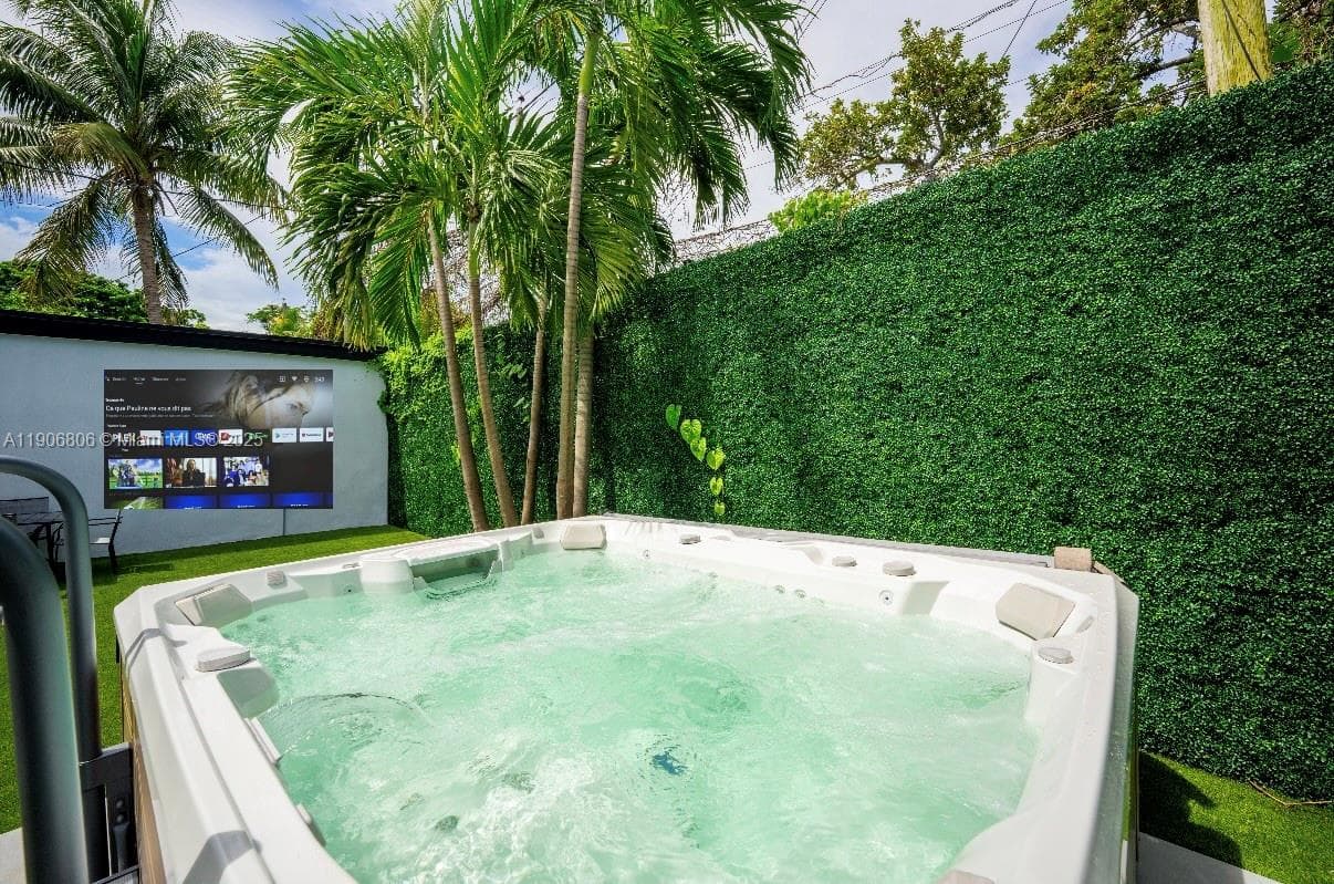 545 NW 47th St, Miami FL 33127 — 28