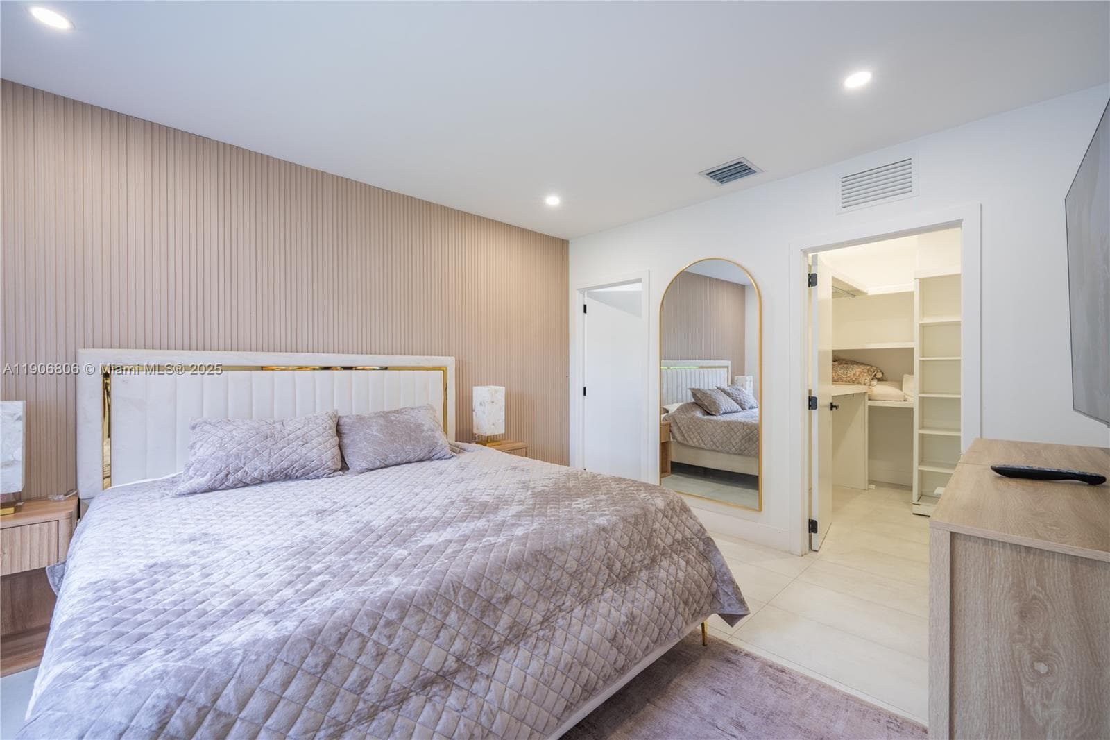545 NW 47th St, Miami FL 33127 — 10
