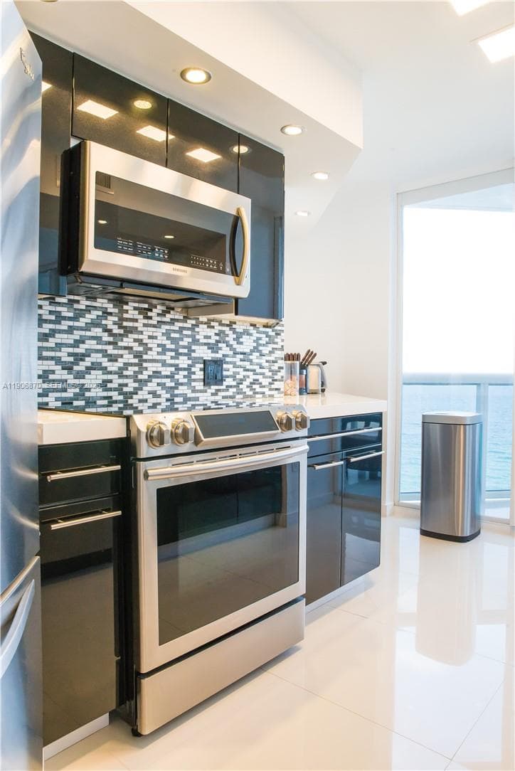 6301 Collins Ave # 1402, Miami Beach FL 33141 — 20