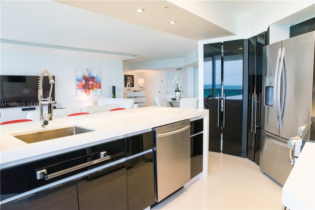 6301 Collins Ave # 1402, Miami Beach FL 33141 — 10