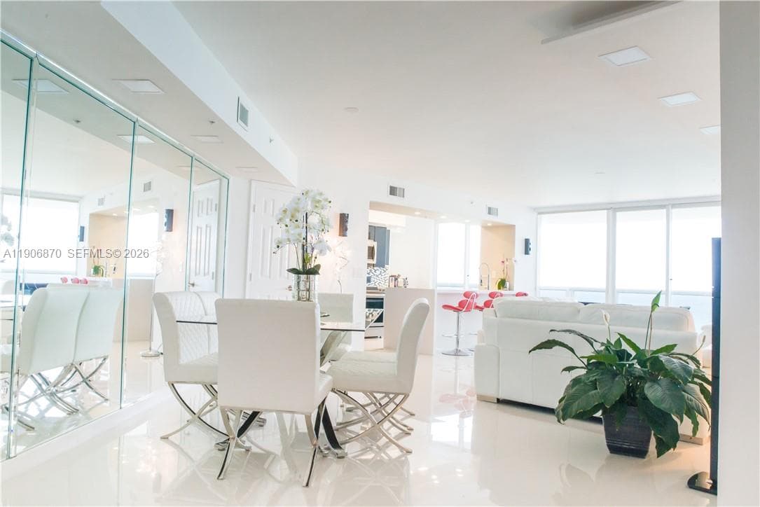 6301 Collins Ave # 1402, Miami Beach FL 33141 — 33