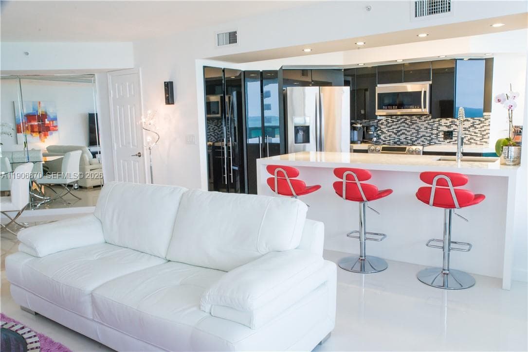 6301 Collins Ave # 1402, Miami Beach FL 33141 — 18