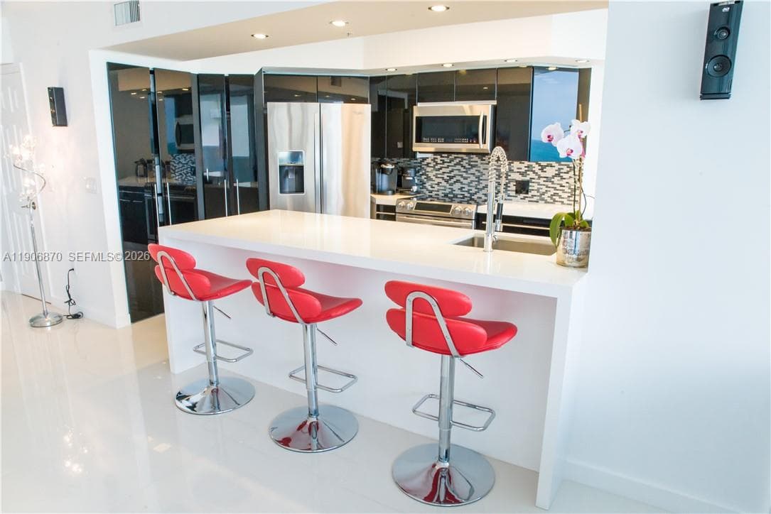 6301 Collins Ave # 1402, Miami Beach FL 33141 — 19