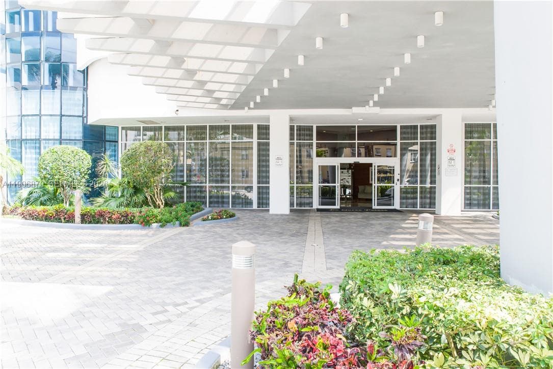 6301 Collins Ave # 1402, Miami Beach FL 33141 — 31