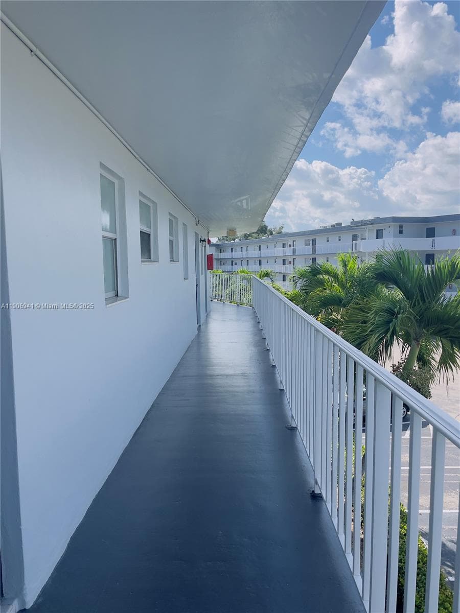 443 NE 195th St # 338, Miami FL 33179 — 17
