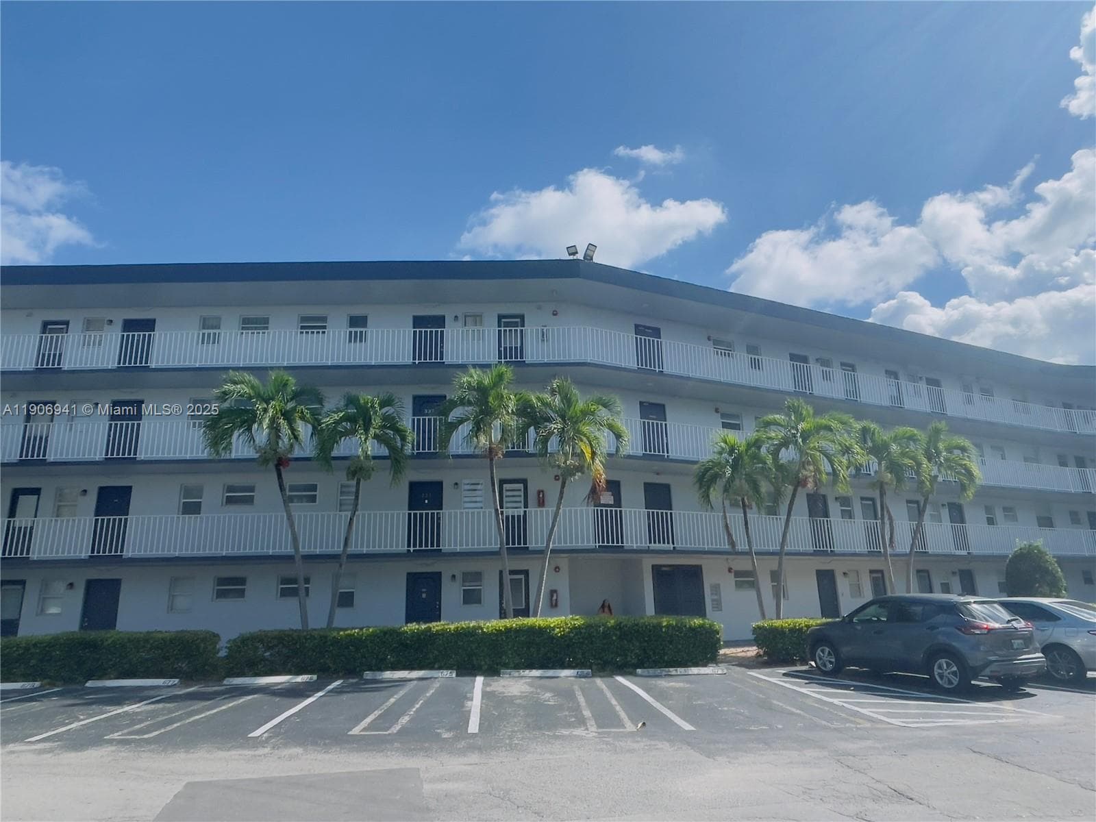 443 NE 195th St # 338, Miami FL 33179 — 1
