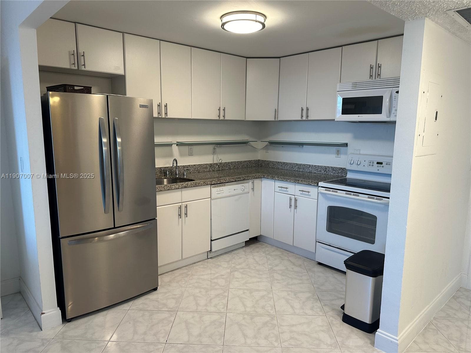 2301 COLLINS AV # 737, Miami Beach FL 33139 — 3