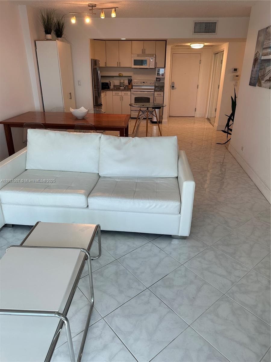 2301 COLLINS AV # 737, Miami Beach FL 33139 — 8