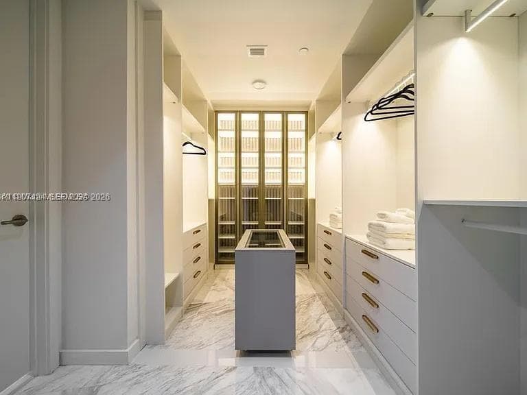 851 NE 1st Ave # 4811, Miami FL 33132 — 7