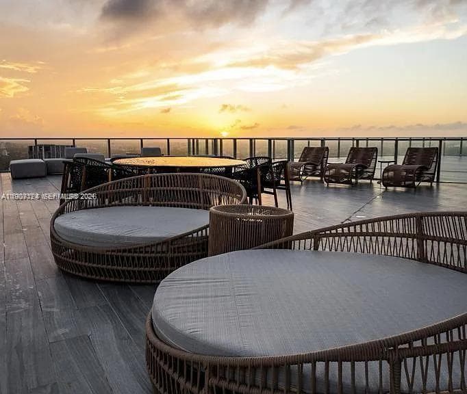 851 NE 1st Ave # 4811, Miami FL 33132 — 15