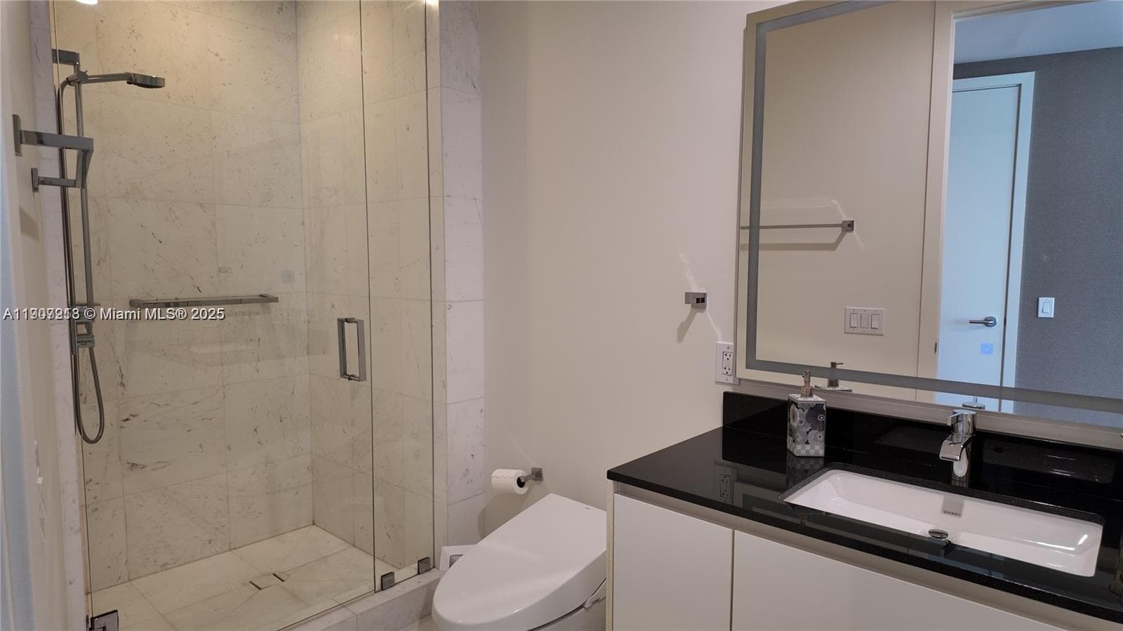 18555 Collins Ave # 905, Sunny Isles Beach FL 33160 — 32