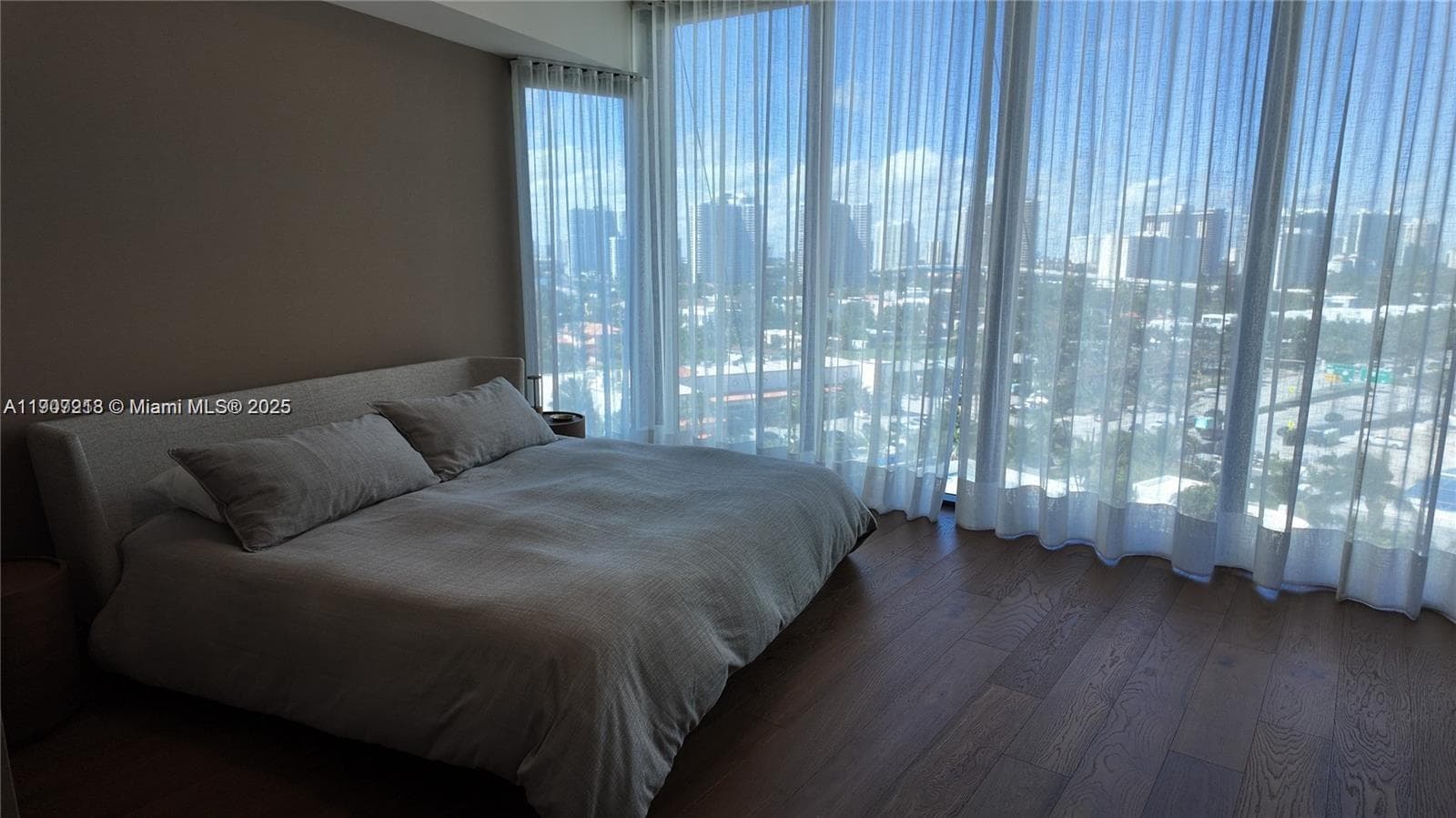 18555 Collins Ave # 905, Sunny Isles Beach FL 33160 — 31