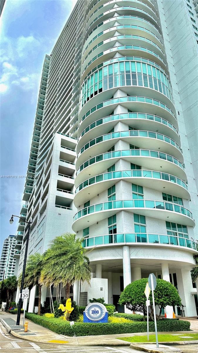 1800 N Bayshore Dr # 1906, Miami FL 33132 — 1