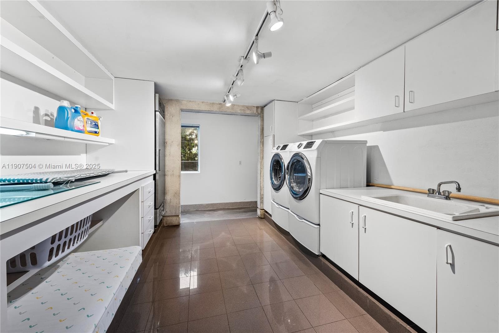 1606 S Bayshore Dr, Miami FL 33133 — 16