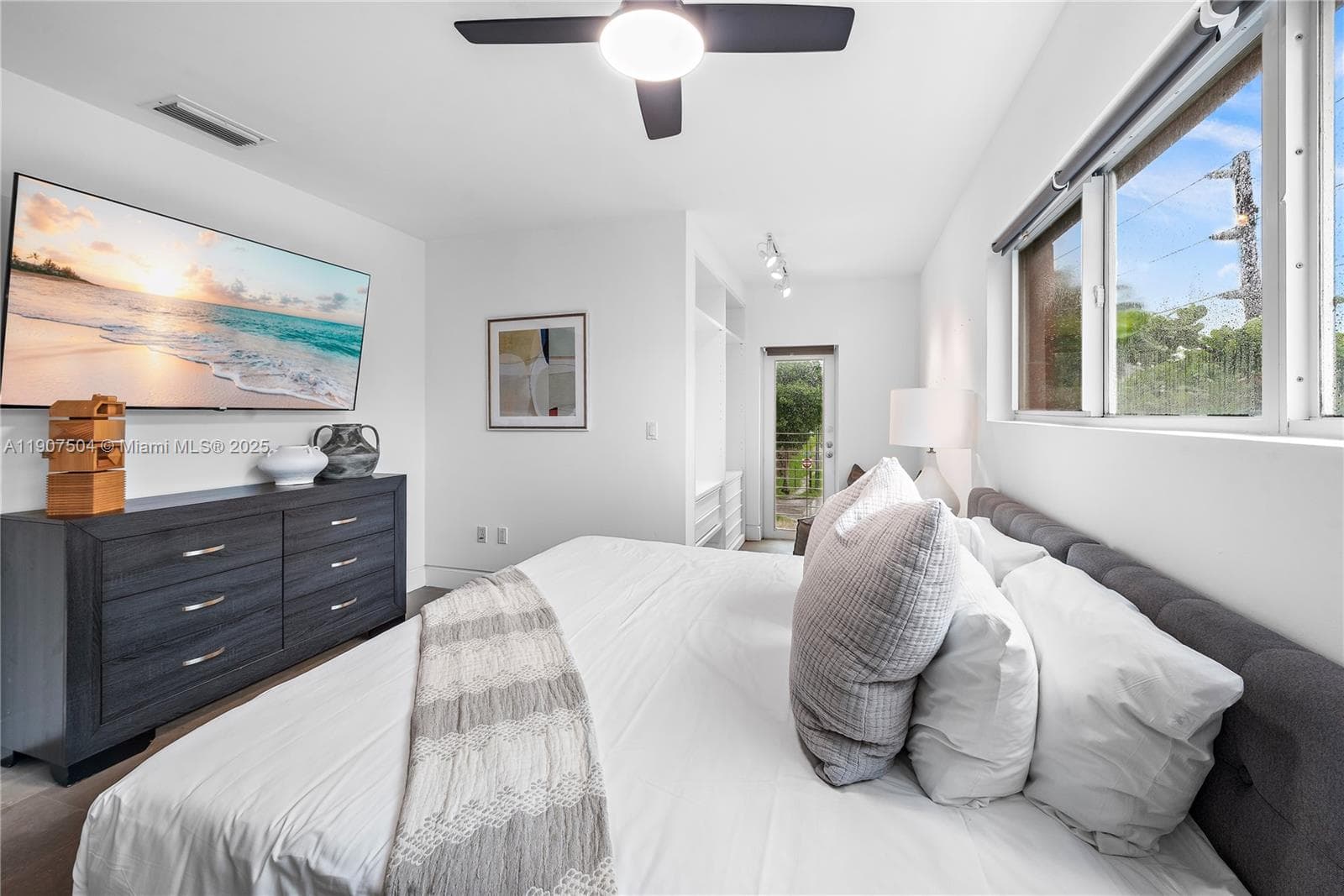 1606 S Bayshore Dr, Miami FL 33133 — 32