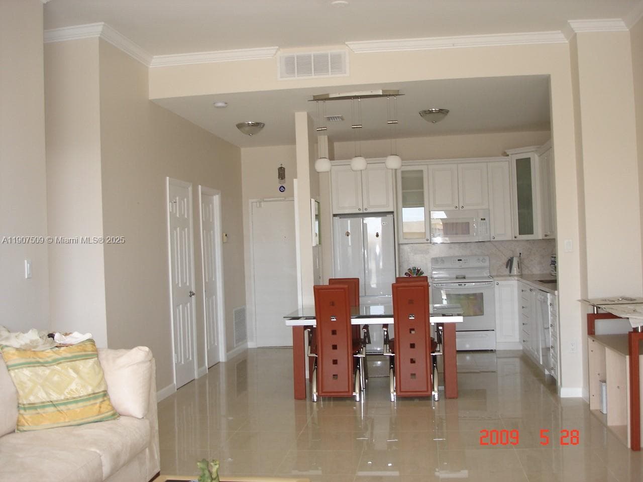 18061 Biscayne Blvd, Aventura FL 33160 — 2