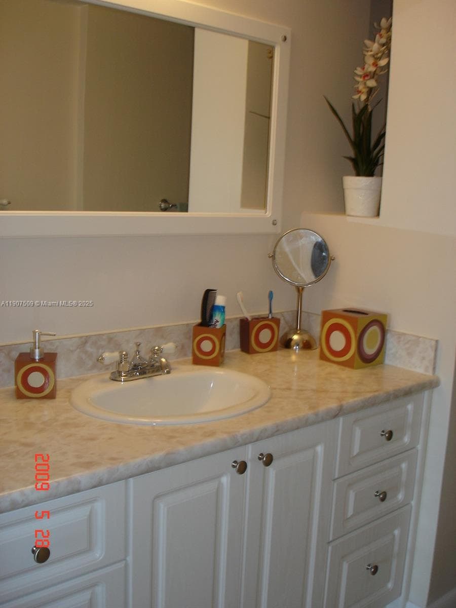 18061 Biscayne Blvd, Aventura FL 33160 — 4