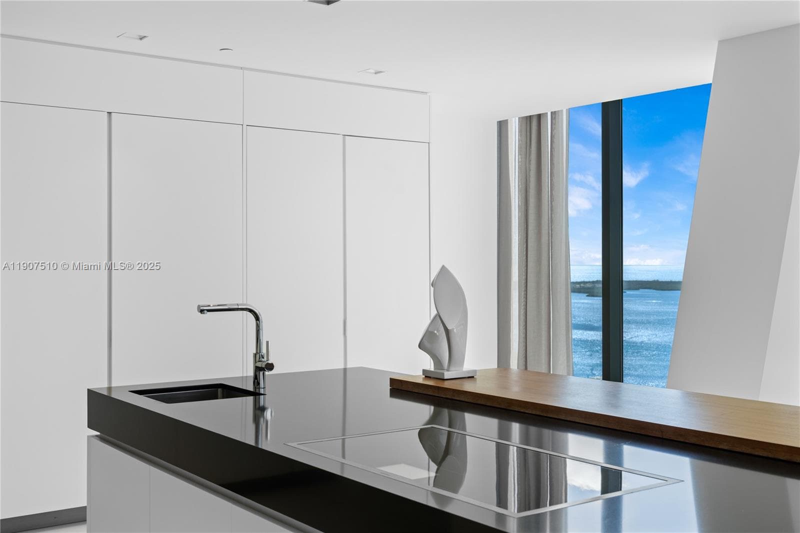 1000 Biscayne Blvd # 4901, Miami FL 33132 — 34