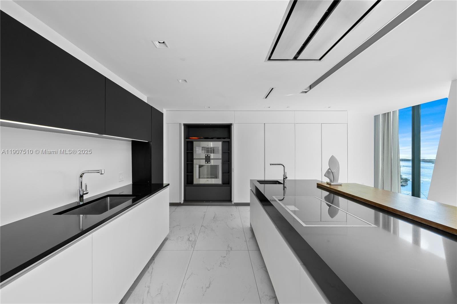 1000 Biscayne Blvd # 4901, Miami FL 33132 — 35