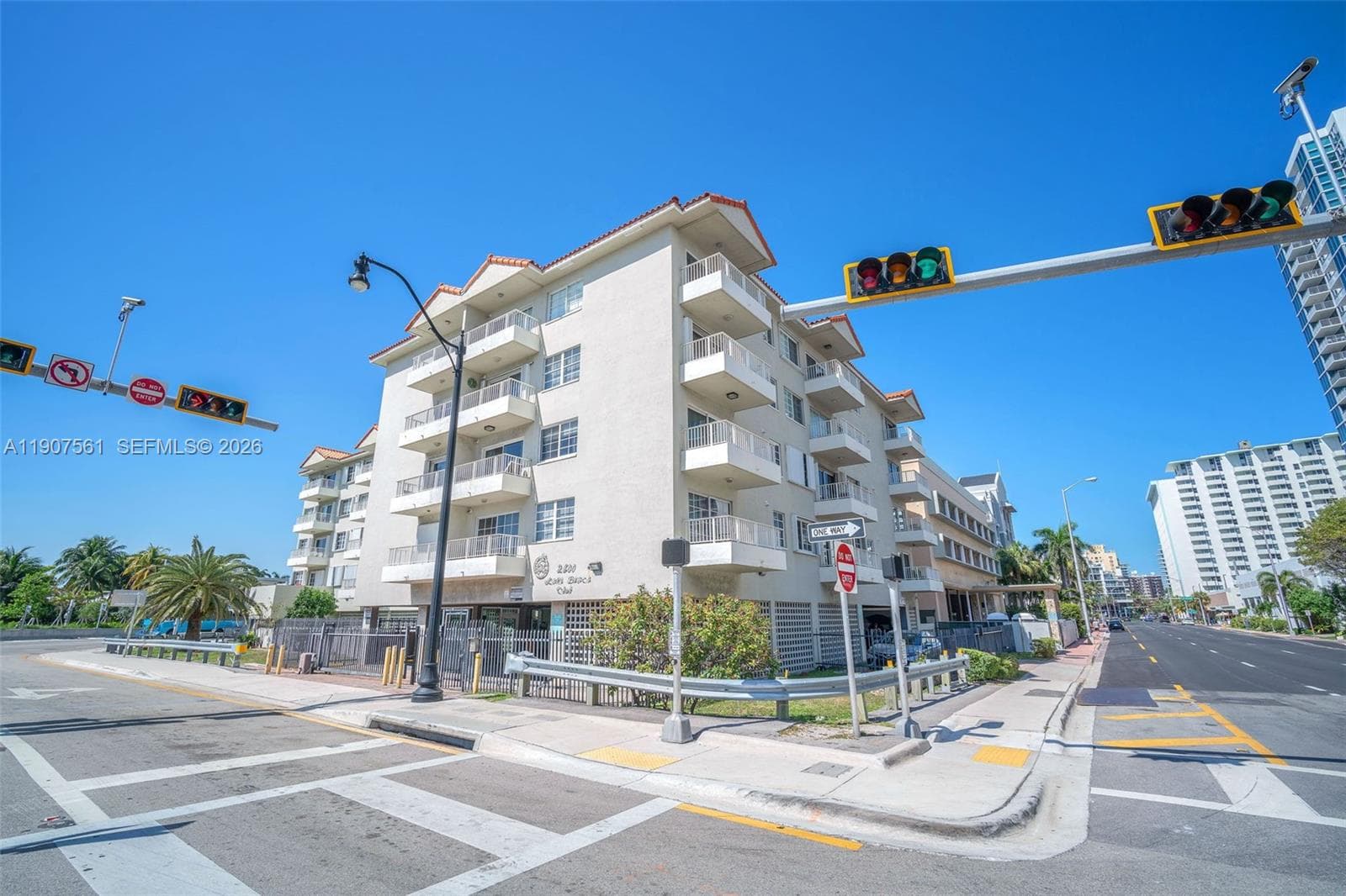 2600 Collins Ave # 206, Miami Beach FL 33140 — 25