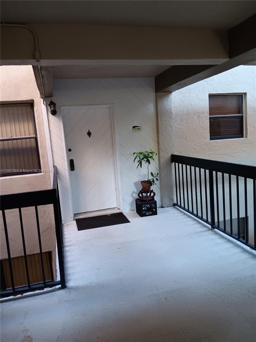 461 Ives Dairy Rd # 2, Miami FL 33179 — 2