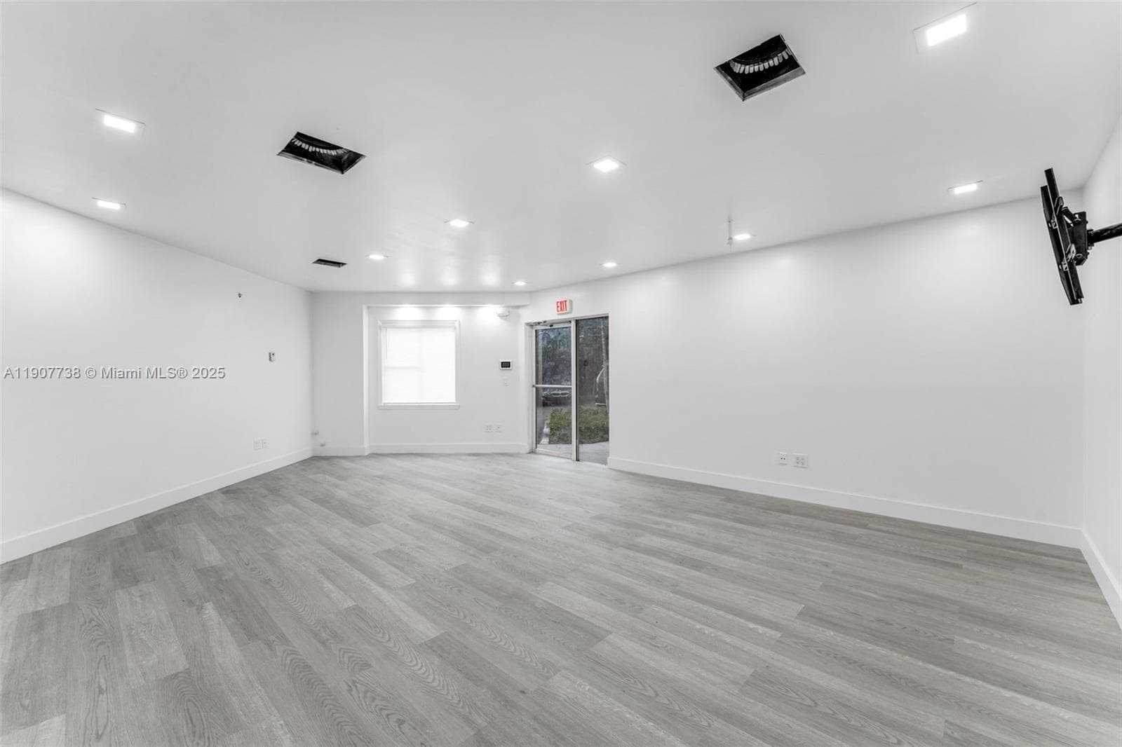 9450 NW 58th St # 3, Doral FL 33178 — 9
