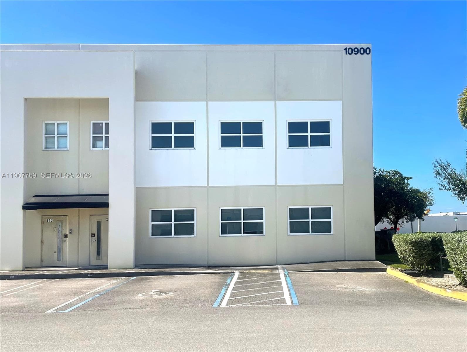 10900 NW 21st # 250, Sweetwater FL 33172 — 1