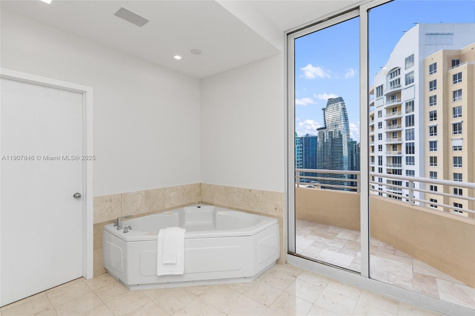 808 Brickell Key Dr # 3901, Miami FL 33131 — 27