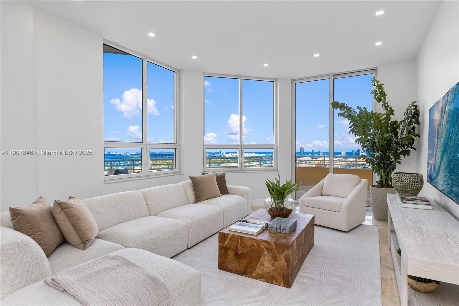 808 Brickell Key Dr # 3901, Miami FL 33131 — 2