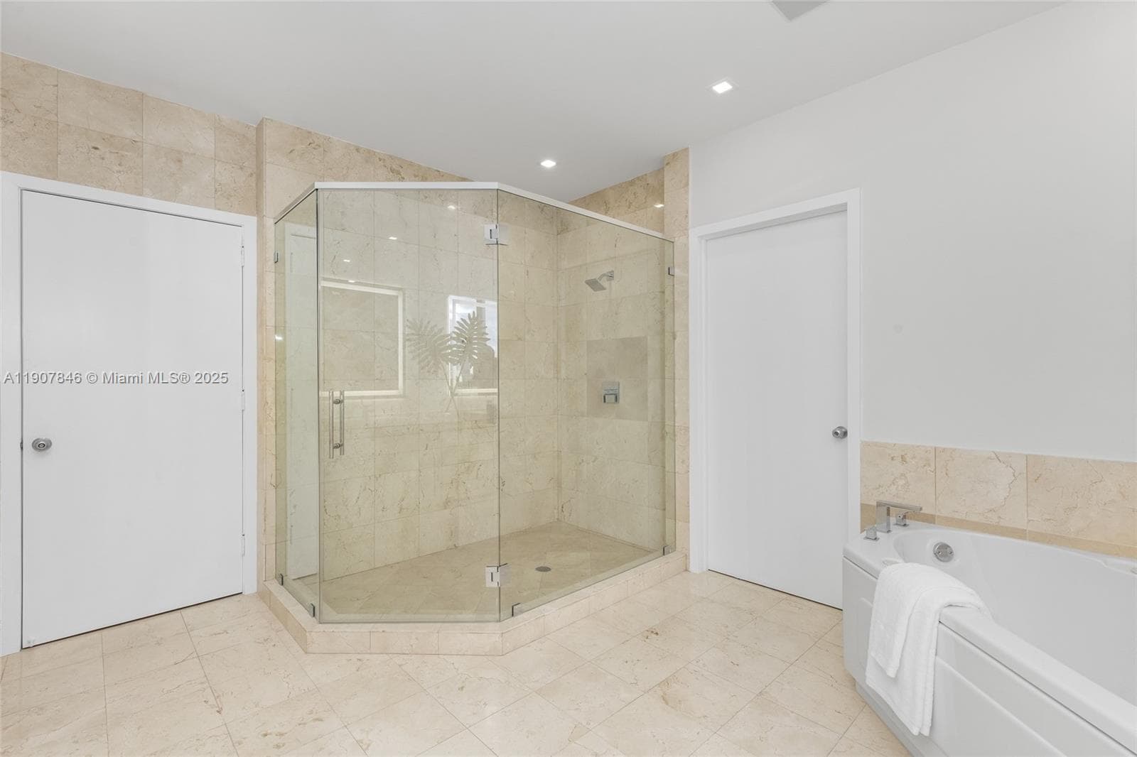 808 Brickell Key Dr # 3901, Miami FL 33131 — 26
