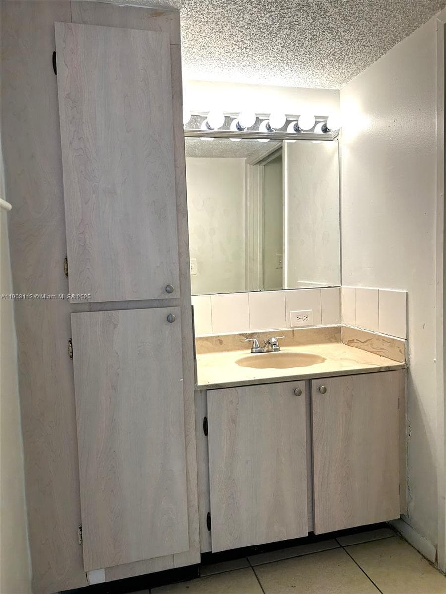 16909 N Bay Rd # 103, Sunny Isles Beach FL 33160 — 24