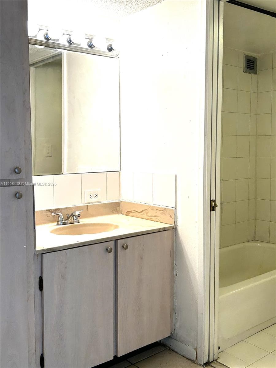 16909 N Bay Rd # 103, Sunny Isles Beach FL 33160 — 25