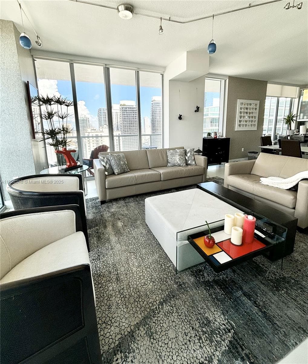 79 SW 12th St, Miami FL 33130 — 5