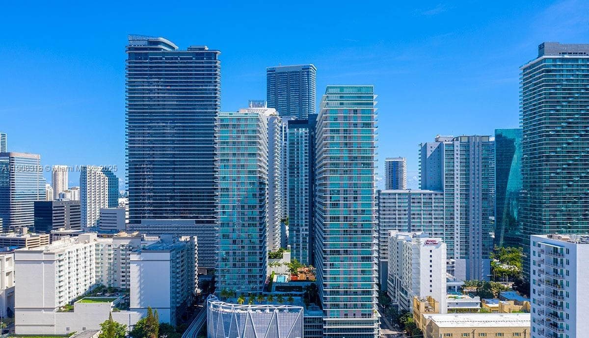 79 SW 12th St, Miami FL 33130 — 24