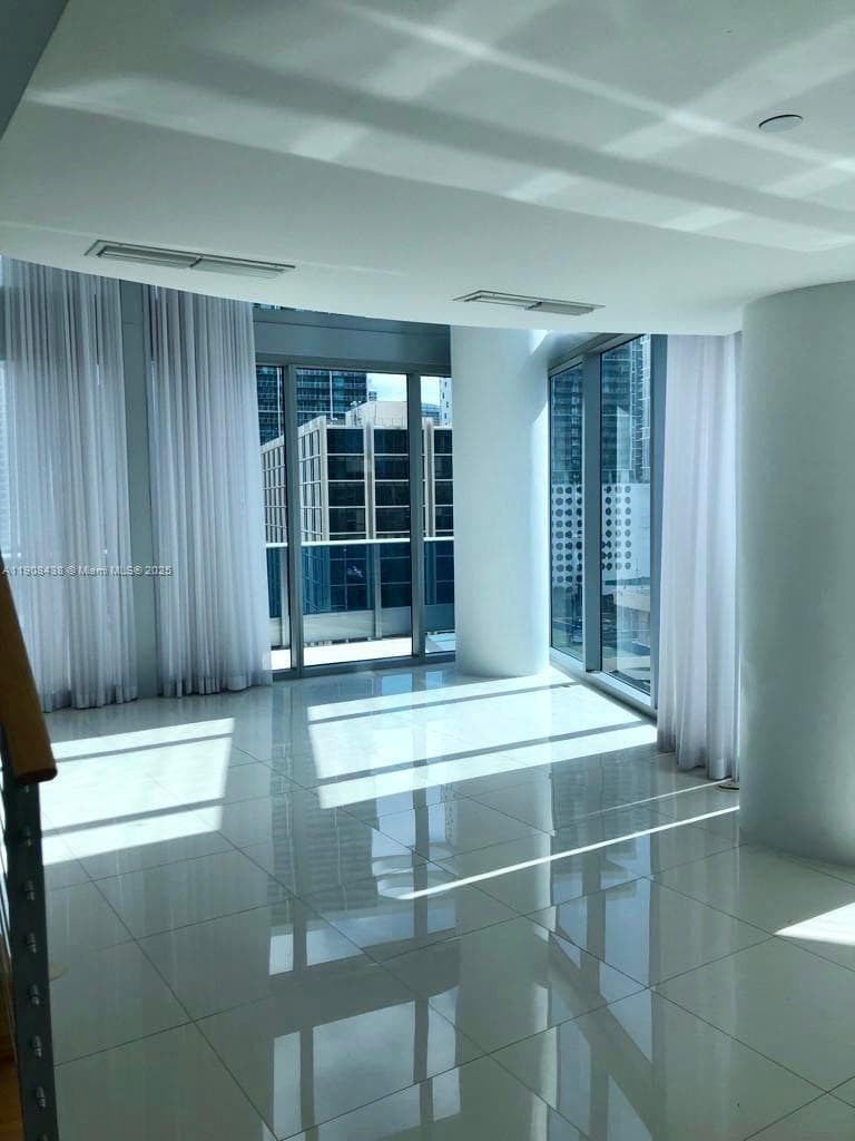 200 Biscayne Boulevard Way # 902, Miami FL 33131 — 22