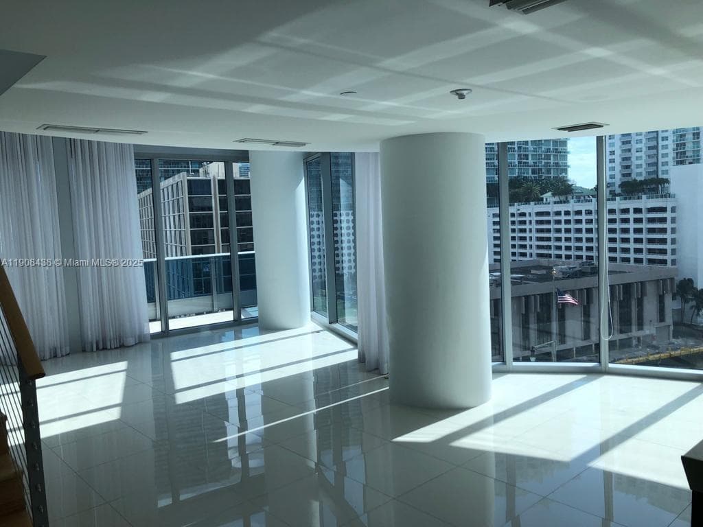 200 Biscayne Boulevard Way # 902, Miami FL 33131 — 1