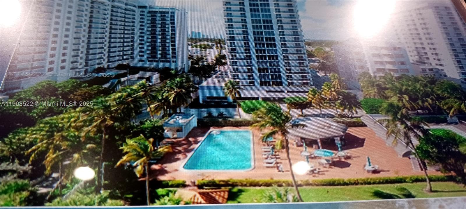 2401 Collins Ave # 1708, Miami Beach FL 33140 — 17