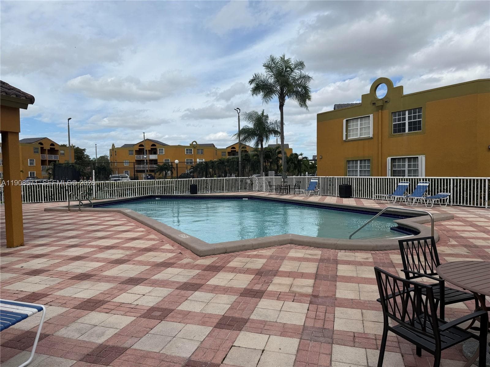 9735 Fontainebleau Blvd # G205, Miami FL 33172 — 9