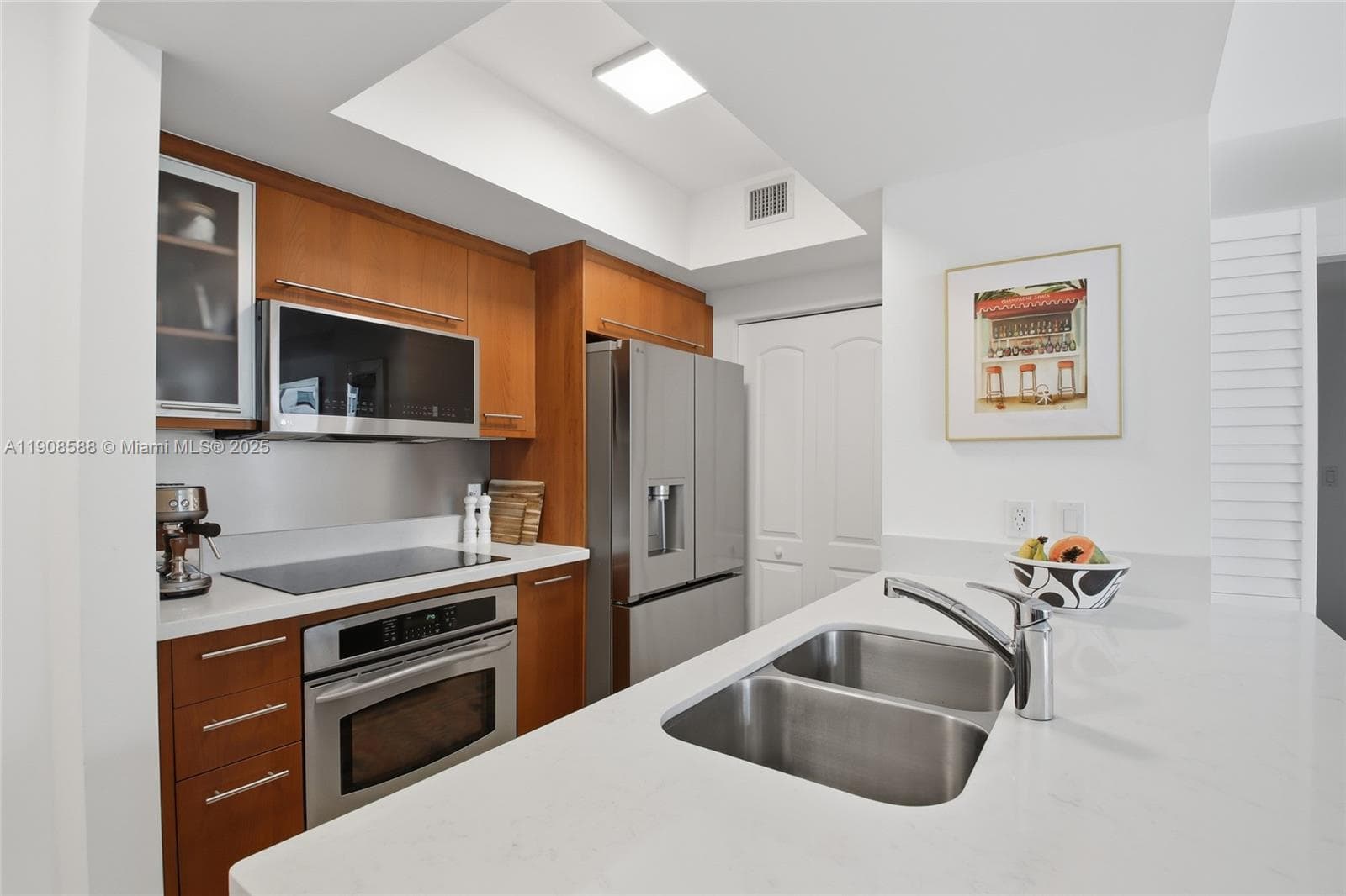 110 Washington Ave # 2420, Miami Beach FL 33139 — 7