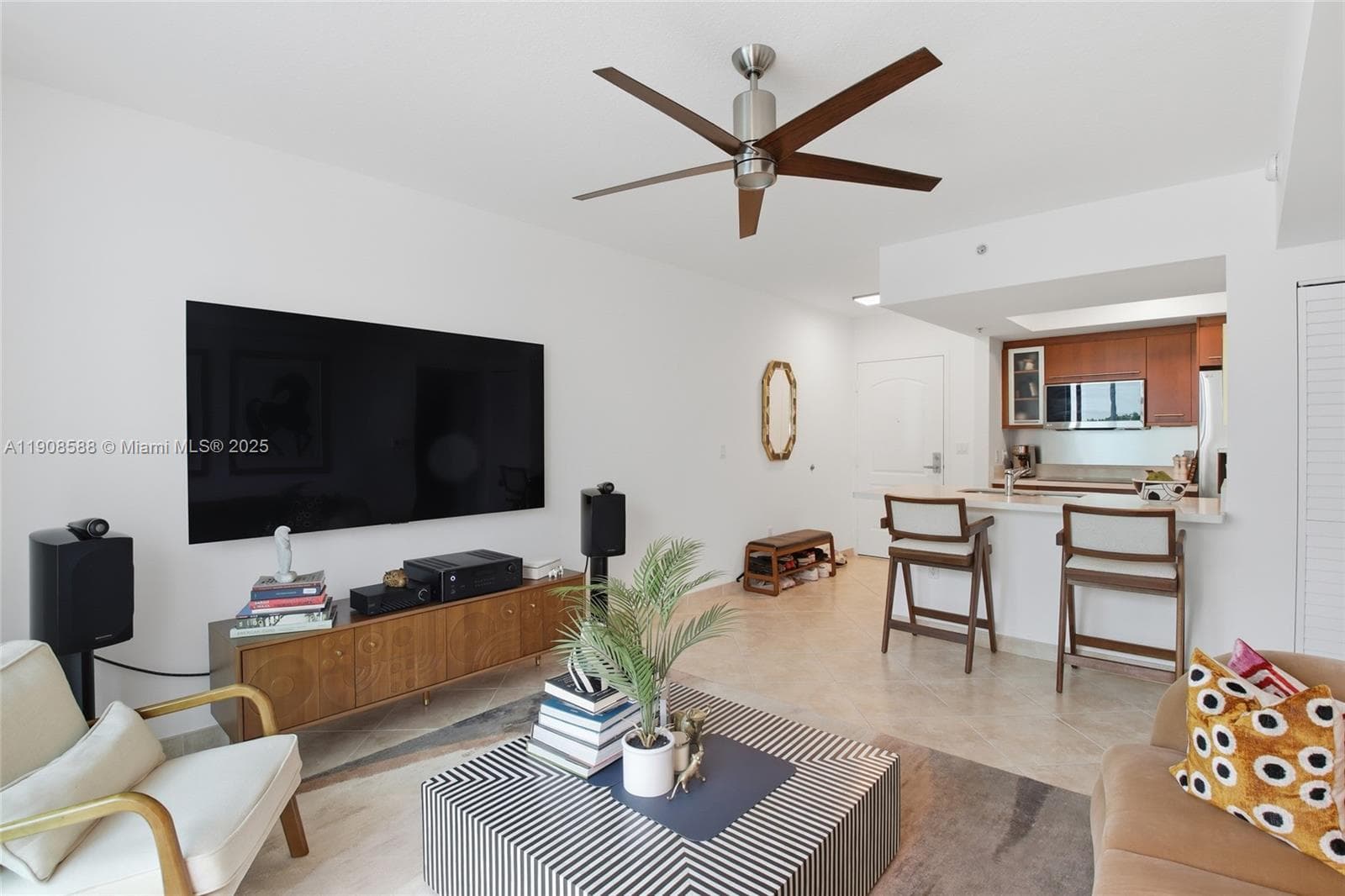 110 Washington Ave # 2420, Miami Beach FL 33139 — 11