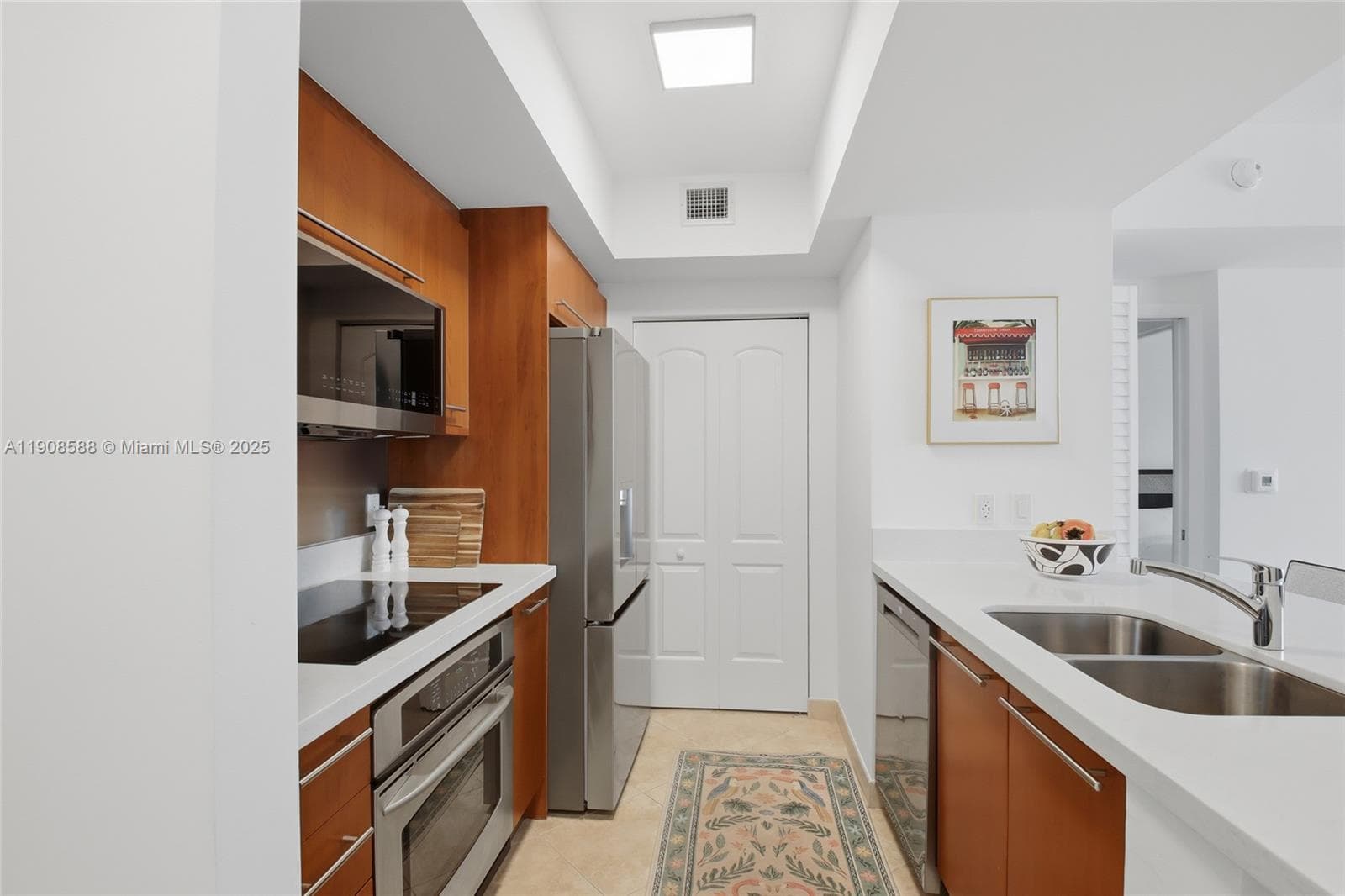 110 Washington Ave # 2420, Miami Beach FL 33139 — 8