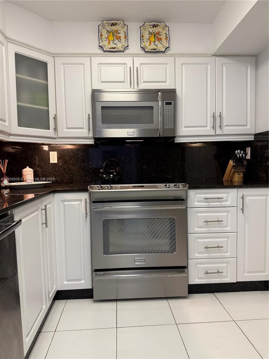 9511 Collins Ave # 1208, Surfside FL 33154 — 17